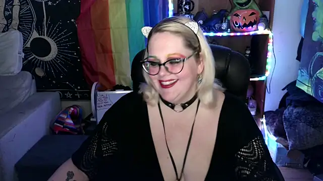 Snapshot of Kinky_Witch chatting on June 2026 06:01:02 PM Kinky Witch online show from June 2026 06:01:02 PM