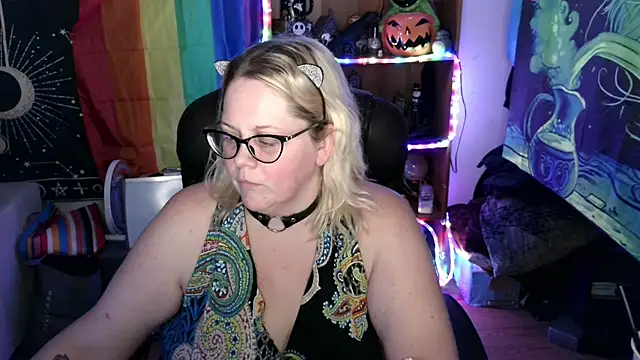 Snapshot of Kinky_Witch chatting on June 2026 09:25:01 PM Kinky Witch online show from June 2026 09:25:01 PM