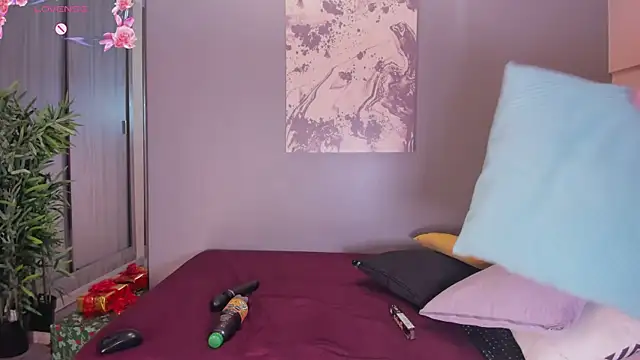 Snapshot of Hailey-Fox chatting on December 2025 10:19:01 PM Hailey-Fox online show from December 2025 10:19:01 PM