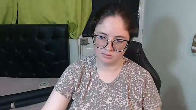 Snapshot of KrystalAdams chatting on April 2026 08:20:01 PM KrystalAdams online show from April 2026 08:20:01 PM