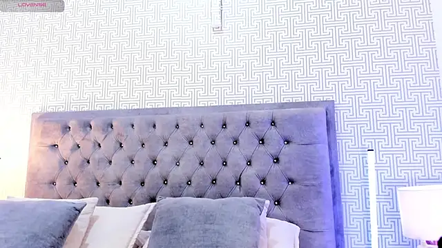 Evaa Lunna  online show from November 2025 08:09:01 PM