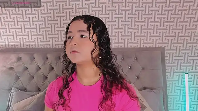 Snapshot of Evaa_Lunna_ chatting on June 2026 10:12:02 PM Evaa Lunna online show from June 2026 10:12:02 PM