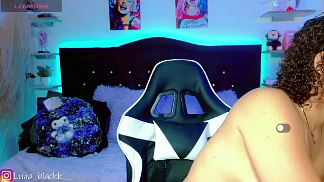 Snapshot of Luna_blackk chatting on September 2025 09:07:02 PM Luna blackk online show from September 2025 09:07:02 PM