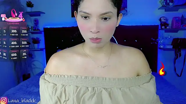 Snapshot of Luna_blackk chatting on October 2025 09:02:01 PM Luna blackk online show from October 2025 09:02:01 PM