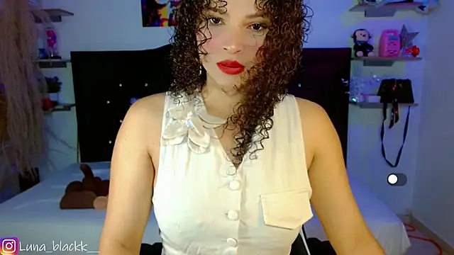 Snapshot of Luna_blackk chatting on October 2025 09:03:02 PM Luna blackk online show from October 2025 09:03:02 PM