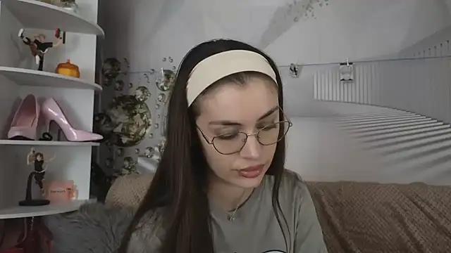 EvoletteLouLou online show from November 2025 05:24:02 PM