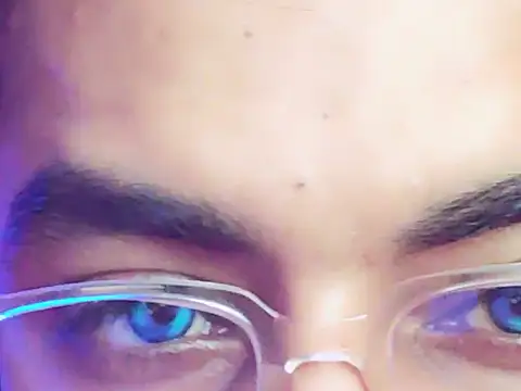 Snapshot of ChiseledCharm chatting on October 2025 07:25:02 PM ChiseledCharm online show from October 2025 07:25:02 PM