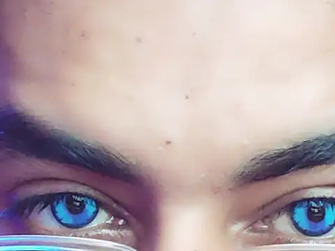 Snapshot of ChiseledCharm chatting on October 2025 07:41:01 PM ChiseledCharm online show from October 2025 07:41:01 PM