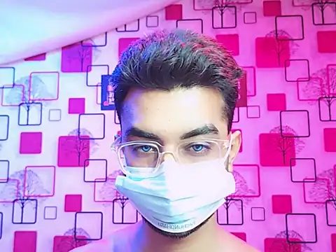 Snapshot of ChiseledCharm chatting on November 2025 10:32:02 PM ChiseledCharm online show from November 2025 10:32:02 PM