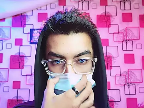 Snapshot of ChiseledCharm chatting on November 2025 10:09:02 PM ChiseledCharm online show from November 2025 10:09:02 PM