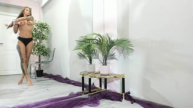 MayaHellen online show from December 2025 05:35:01 AM