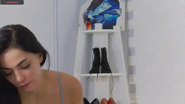 Snapshot of Agnessa chatting on November 2025 07:18:02 AM Agnessa online show from November 2025 07:18:02 AM