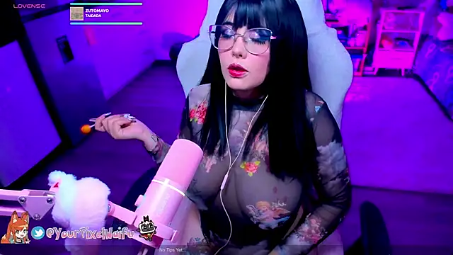 Snapshot of AlyssaRomanova chatting on November 2025 03:18:02 AM AlyssaRomanova online show from November 2025 03:18:02 AM