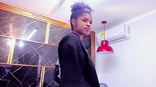 Snapshot of HannyThompson chatting on September 2025 12:27:02 PM HannyThompson online show from September 2025 12:27:02 PM