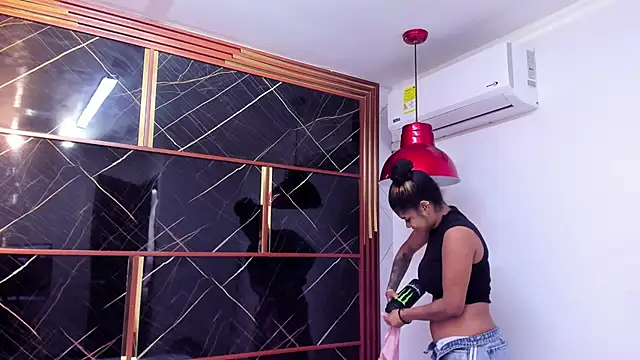 Snapshot of HannyThompson chatting on September 2025 12:27:02 PM HannyThompson online show from September 2025 12:27:02 PM