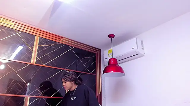 Snapshot of HannyThompson chatting on September 2025 12:20:01 PM HannyThompson online show from September 2025 12:20:01 PM