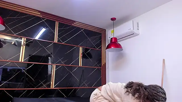 Snapshot of HannyThompson chatting on October 2025 12:46:02 PM HannyThompson online show from October 2025 12:46:02 PM