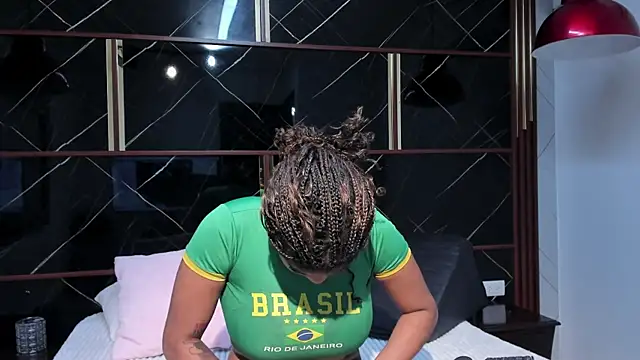 Snapshot of HannyThompson chatting on October 2025 12:26:02 PM HannyThompson online show from October 2025 12:26:02 PM