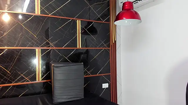 Snapshot of HannyThompson chatting on October 2025 06:40:02 PM HannyThompson online show from October 2025 06:40:02 PM