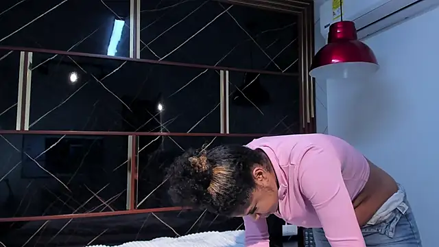 Snapshot of HannyThompson chatting on October 2025 12:12:02 PM HannyThompson online show from October 2025 12:12:02 PM