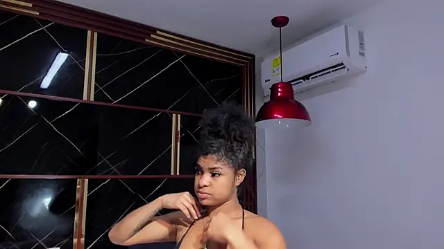 Snapshot of HannyThompson chatting on November 2025 12:25:01 PM HannyThompson online show from November 2025 12:25:01 PM