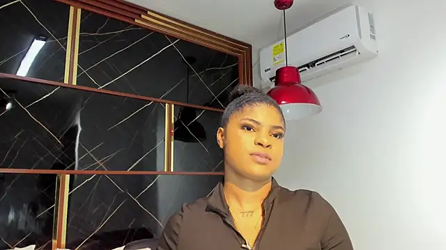 Snapshot of HannyThompson chatting on November 2025 07:13:02 PM HannyThompson online show from November 2025 07:13:02 PM