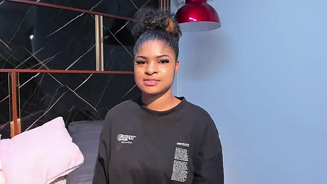 Snapshot of HannyThompson chatting on November 2025 12:31:02 PM HannyThompson online show from November 2025 12:31:02 PM