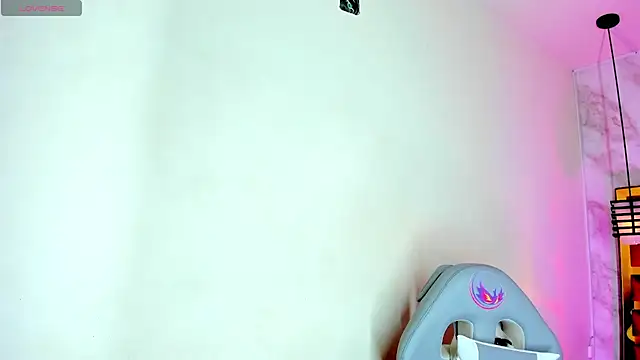 Luciifeer  online show from November 2025 06:42:02 PM