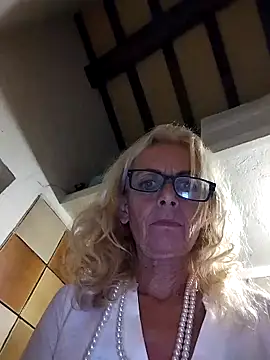 clarabell4 online show from October 2025 09:38:02 PM