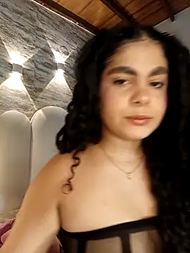 Yassy vazquez online show from March 2026 06:37:02 PM