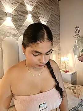 Yassy vazquez online show from April 2026 07:25:02 PM