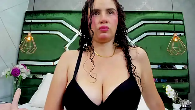 ThaliaCross online show from October 2025 07:36:01 PM