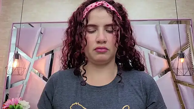 ThaliaCross online show from April 2026 07:50:02 PM