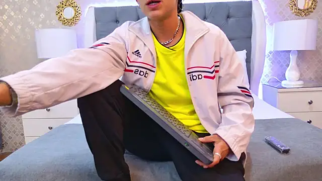 ZoeKrug online show from November 2025 11:36:02 AM