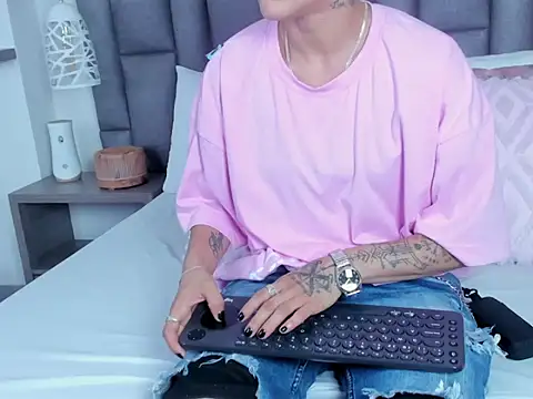 ZoeKrug online show from February 2026 05:43:01 PM