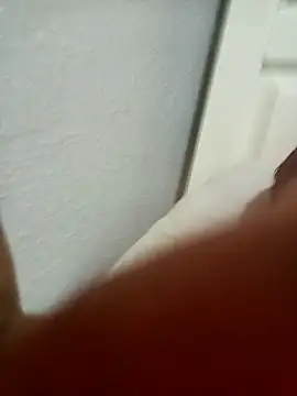 Snapshot of R1yeison chatting on October 2025 12:02:01 AM R1yeison online show from October 2025 12:02:01 AM