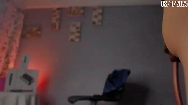 Snapshot of Chloe_cooperr chatting on November 2025 04:11:02 AM Chloe cooperr online show from November 2025 04:11:02 AM