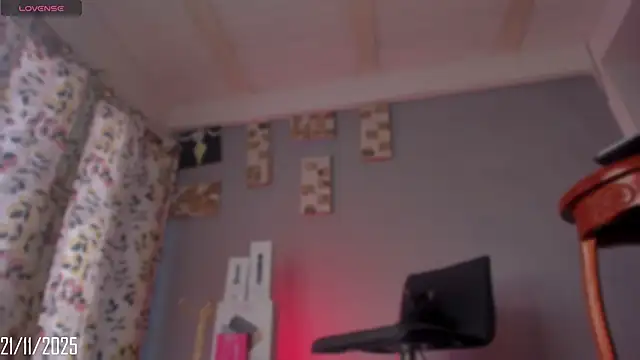 Snapshot of Chloe_cooperr chatting on November 2025 12:59:03 PM Chloe cooperr online show from November 2025 12:59:03 PM