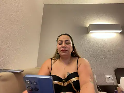 SamyHot2025 online show from April 2026 06:01:01 PM