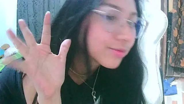 Snapshot of honeysweet111 chatting on October 2025 03:59:02 AM honeysweet111 online show from October 2025 03:59:02 AM