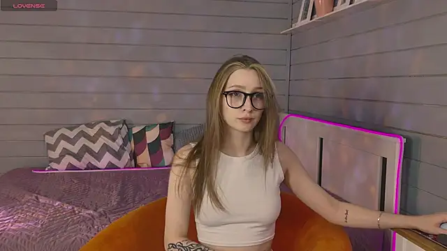 Vikki wyye online show from October 2025 06:47:01 AM