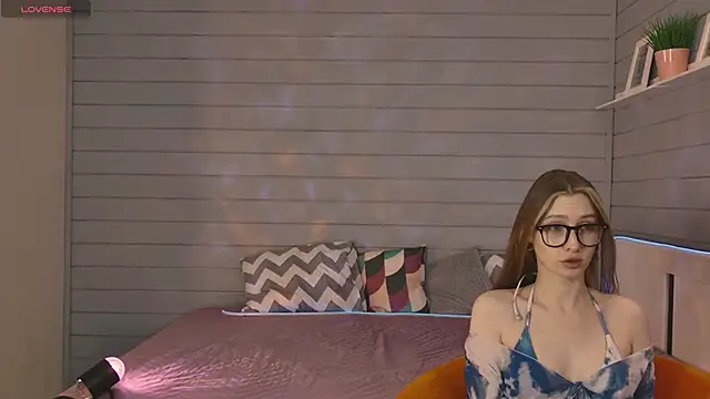 Vikki wyye online show from October 2025 06:13:01 AM