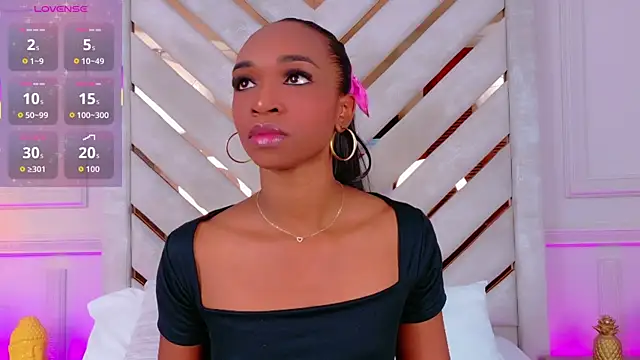 Agatha-Adams online show from November 2025 04:09:02 PM