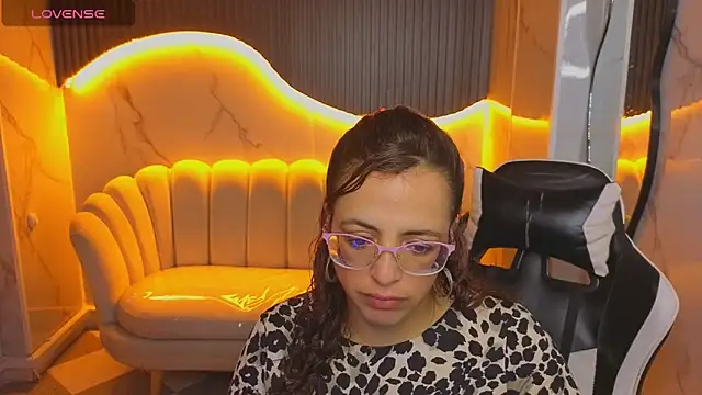 Snapshot of _Evoni_b chatting on November 2025 12:34:01 PM Evoni b online show from November 2025 12:34:01 PM