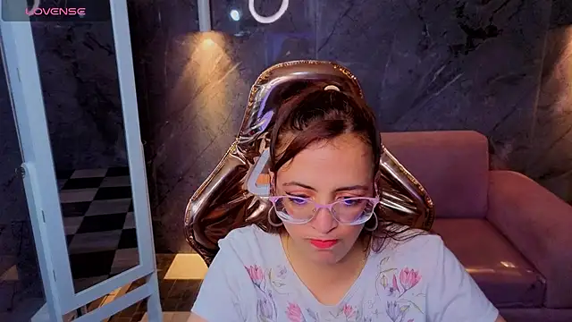 Snapshot of _Evoni_b chatting on November 2025 12:40:01 PM Evoni b online show from November 2025 12:40:01 PM