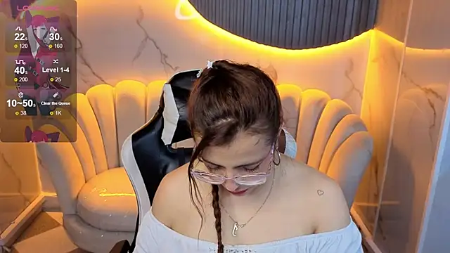 Snapshot of _Evoni_b chatting on November 2025 01:03:01 PM Evoni b online show from November 2025 01:03:01 PM