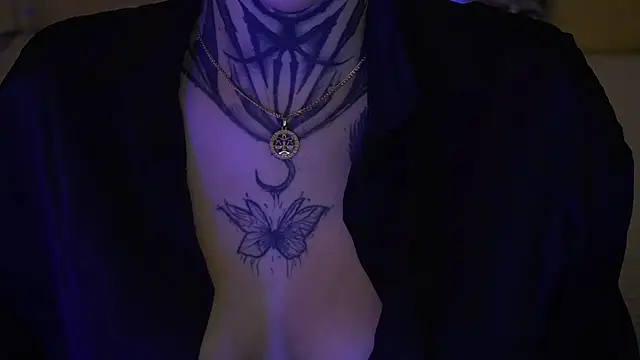 IvyLaurent online show from November 2025 01:34:01 PM