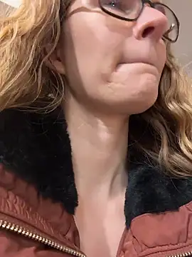 Snapshot of Bikergirl_97 chatting on December 2025 02:04:02 PM Bikergirl 97 online show from December 2025 02:04:02 PM