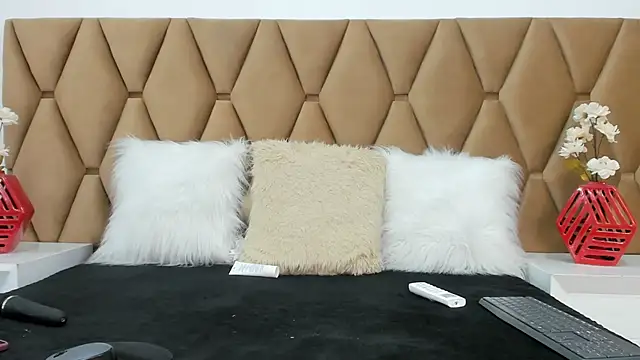 Snapshot of GiaAndretti chatting on October 2025 12:50:01 PM GiaAndretti online show from October 2025 12:50:01 PM