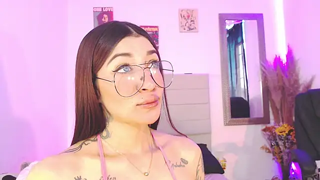 Snapshot of Anna_belly chatting on November 2025 03:44:01 PM Anna belly online show from November 2025 03:44:01 PM